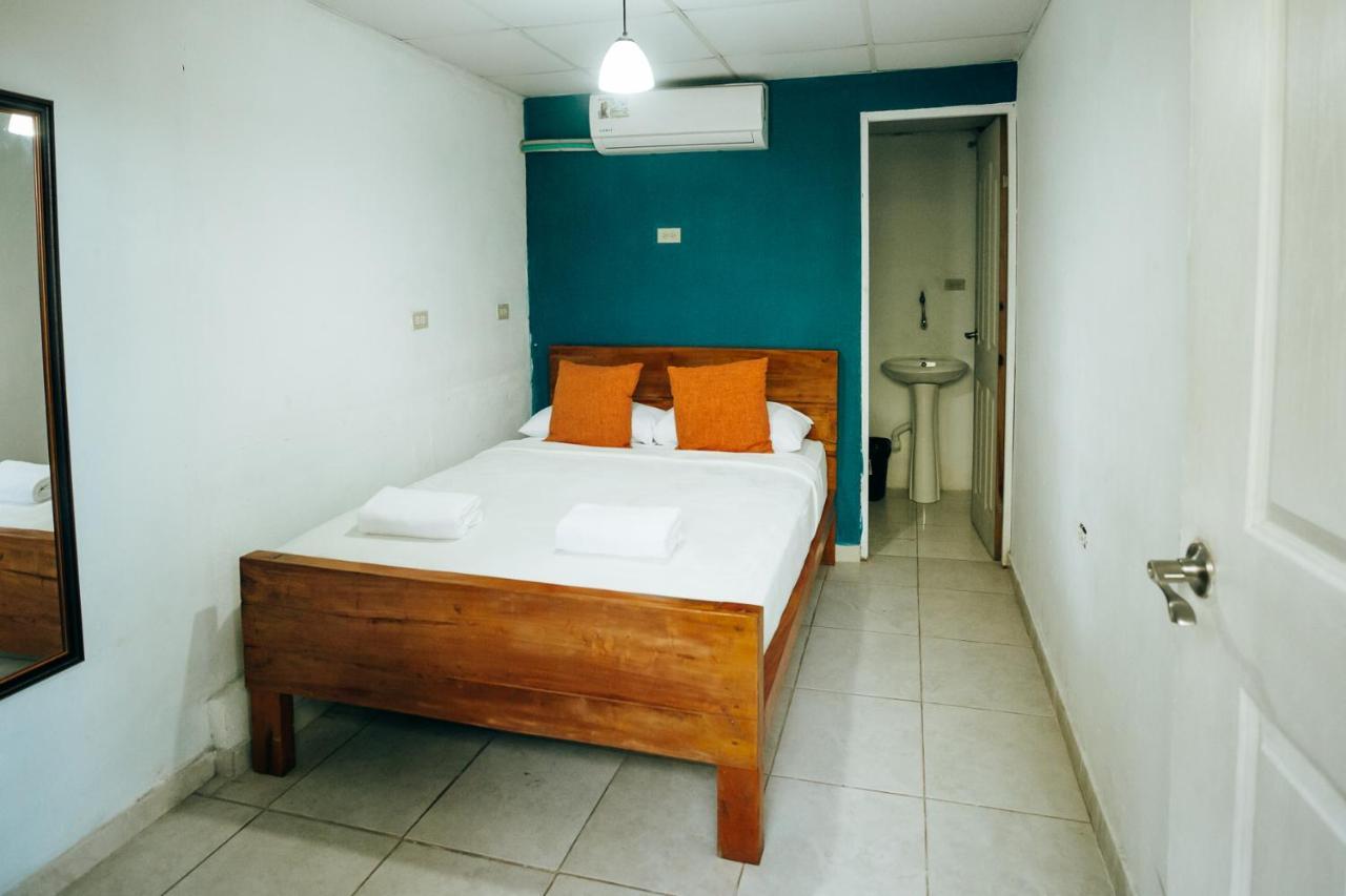 Hostal & Cafe Travelers Сантяго Екстериор снимка
