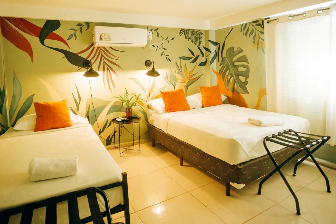 Hostal & Cafe Travelers Сантяго Екстериор снимка