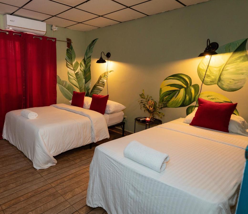 Hostal & Cafe Travelers Сантяго Екстериор снимка