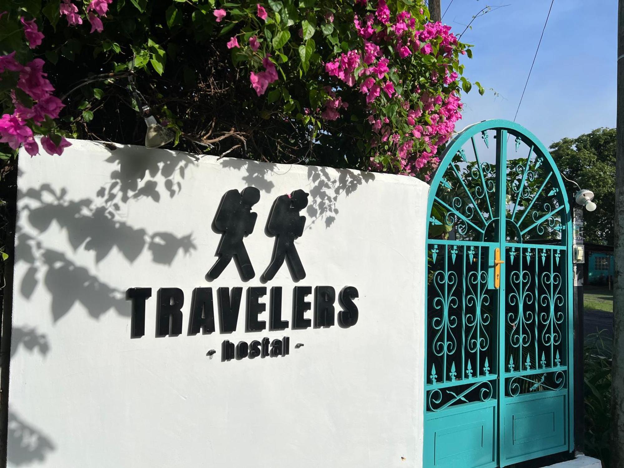 Hostal & Cafe Travelers Сантяго Екстериор снимка